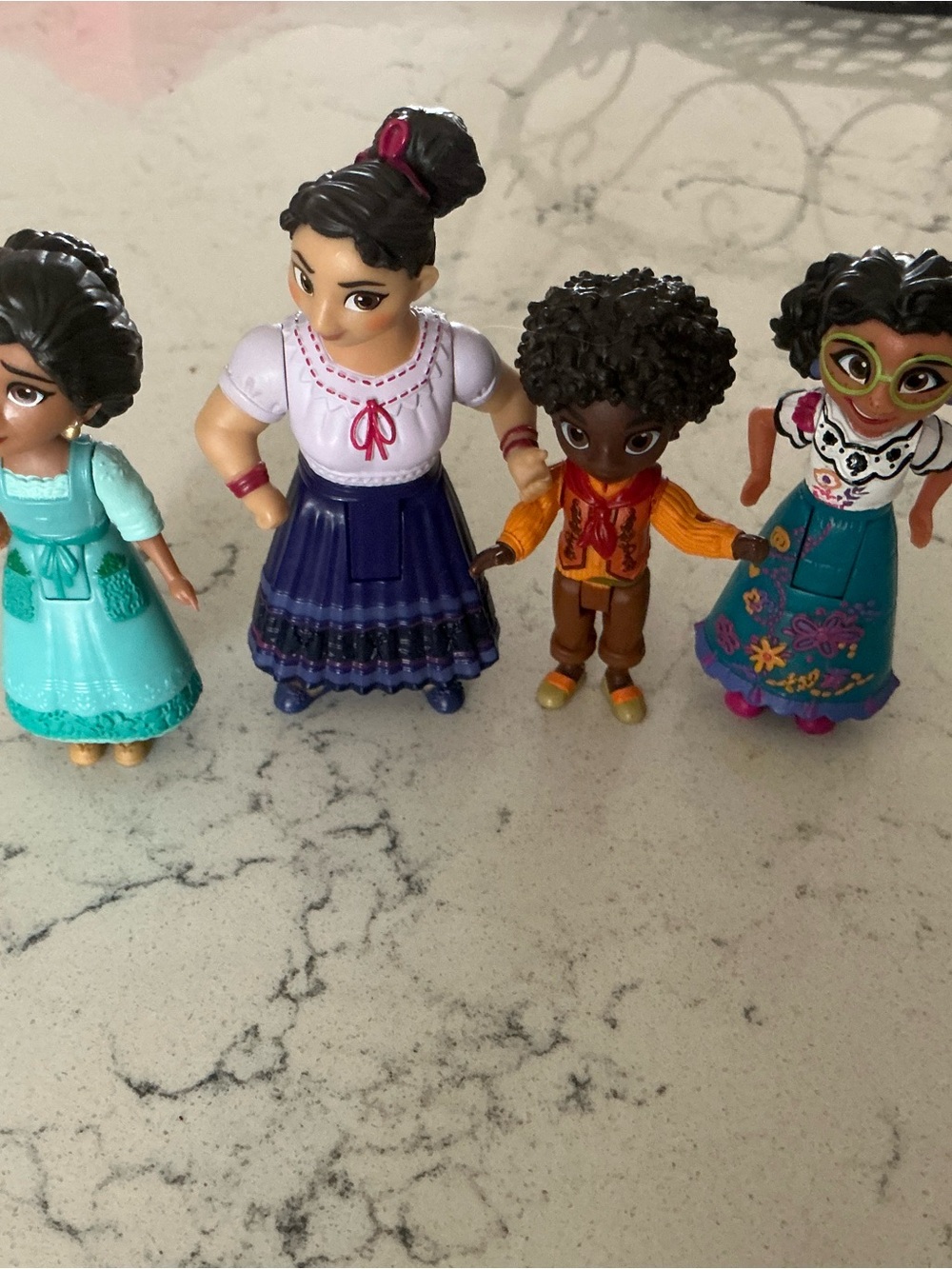 Disney Jakks Encanto mini figurines 3” set of 4 Madrigal,Julieta, Mirabel ,Luisa